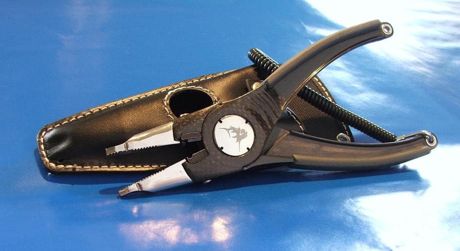 Carbon fiber fishing pliers